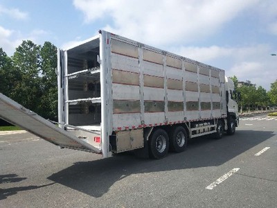 时尚东风天龙9.6米畜禽运输车 安全高效，信誉铸就信赖